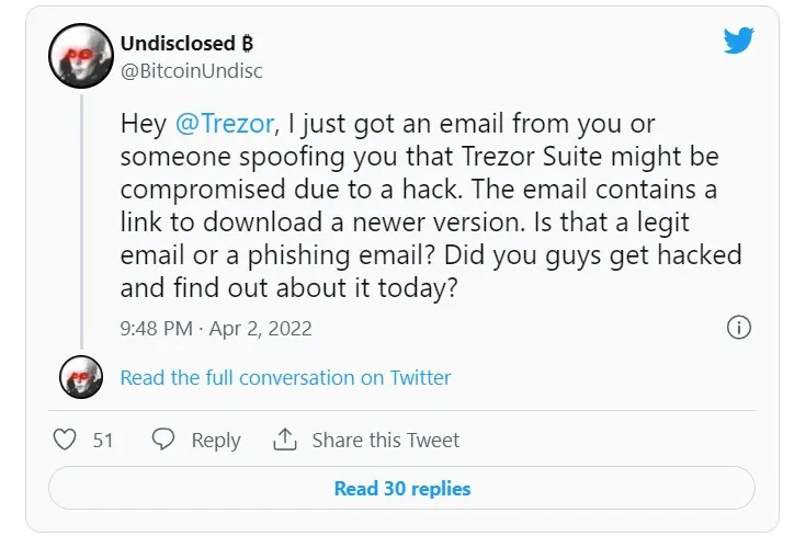 Tweet de usuario notificando que recibió un correo de phishing desde una cuenta de Trezor